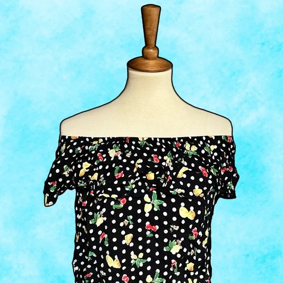 π Lovely polka dot lemon top - Picture 2 of 4